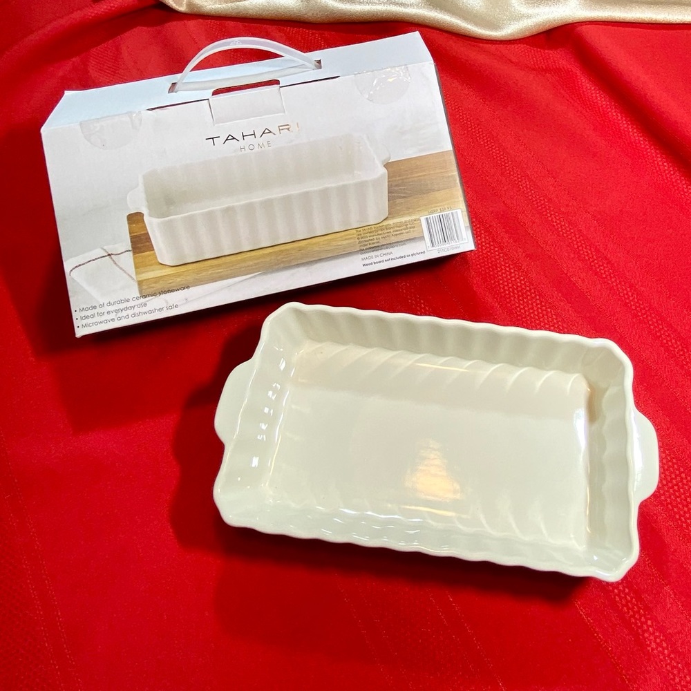 NWT  TAHARI HOME ceramic casserole white